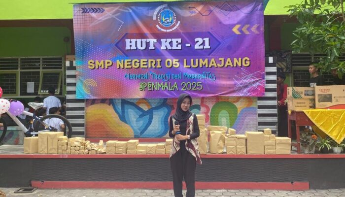 Spenmala On The Street Warnai HUT ke-21 SMPN 5 Lumajang dengan Harmoni Tradisi dan Modernitas