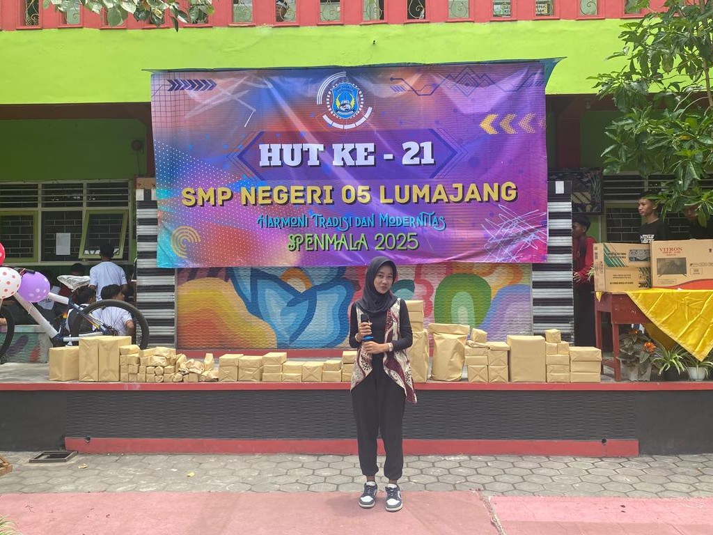 Spenmala On The Street Warnai HUT ke-21 SMPN 5 Lumajang dengan Harmoni Tradisi dan Modernitas