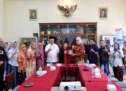 Lita Machfud Arifin Serahkan Dukungan dan Bantuan untuk Kelompok Seni Difabel