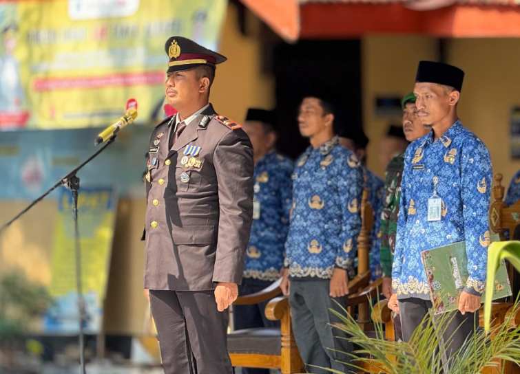 Semangat Sumpah Pemuda, Kapolsek Krejengan Pimpin Upacara di Kecamatan Krejengan