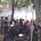 Polisi Tembakkan Gas Air Mata, Ribuan Massa Desak Pilkades Serentak di Sampang
