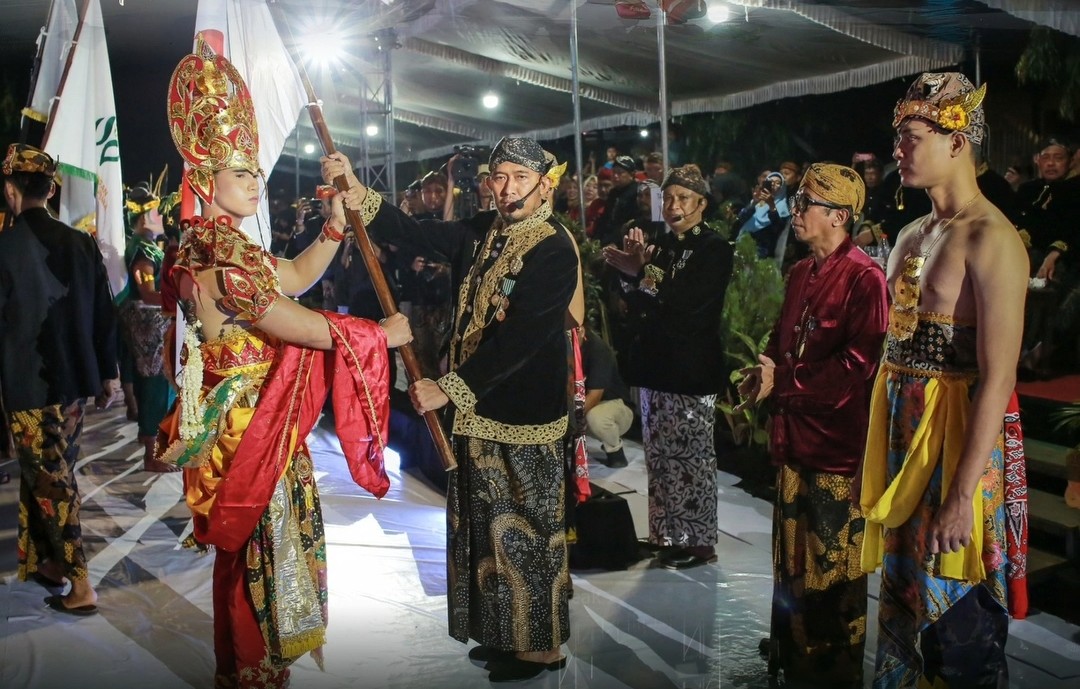 Prosesi Arya Wiraraja, Bupati Fauzi Teguhkan Semangat Kebersamaan di Hari Jadi ke-756