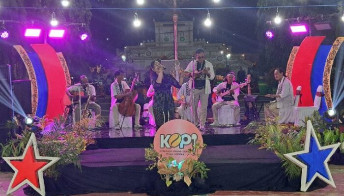 Laras Merak Guncang Alun-Alun Sumenep, Parade Keroncong Jadi Pesta Musik Bernostalgia