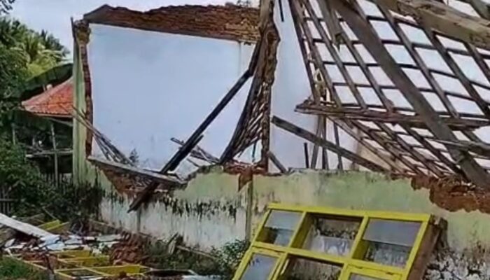 Krisis Pendidikan di Kangean: Disdik Sumenep Dinilai Abai, Fasilitas Sekolah Terus Memburuk