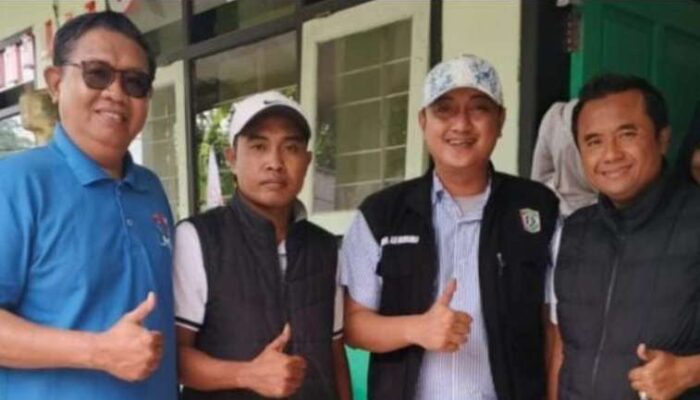 Utusan Khusus Presiden Bidang Pariwisata Tinjau Pengungsian Erupsi Semeru di SDN 04 Supiturang Pronojiwo
