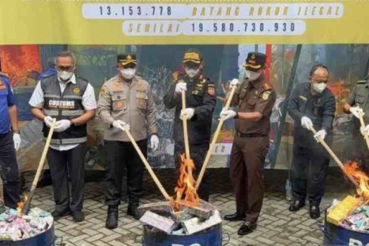 Hanya Cari Panggung, Rokok Ilegal AVATAR MasterClass Tak Tersentuh Bea Cukai