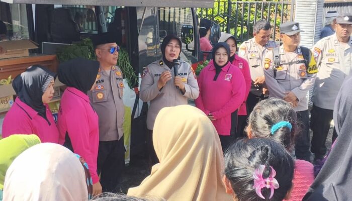 Masyarakat Antusias Sambut Program Sayur Mayur Kamtibmas Polresta Banyuwangi