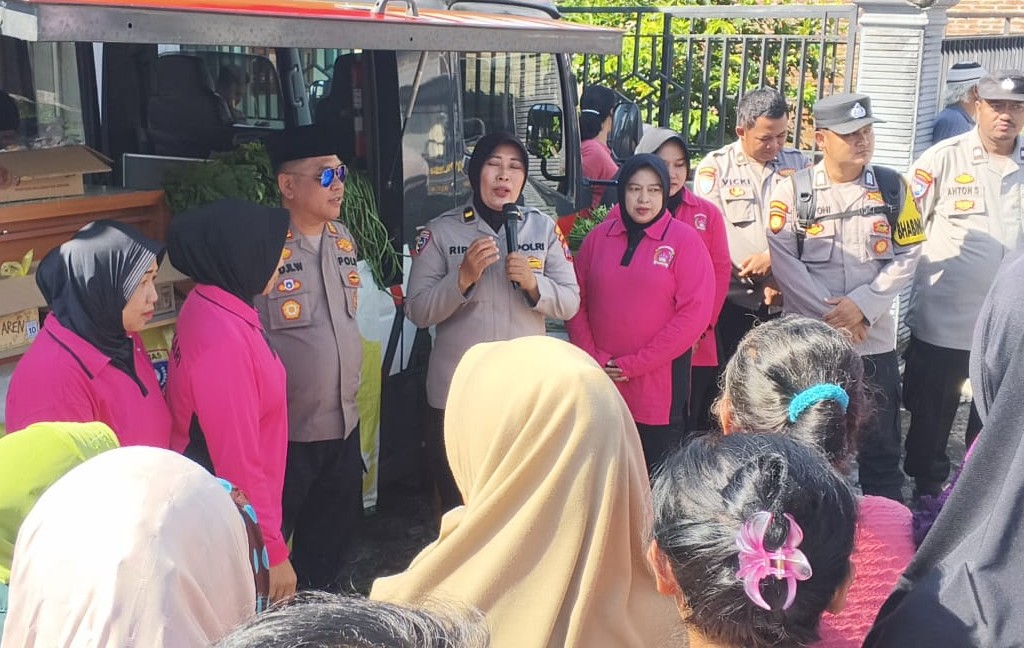 Masyarakat Antusias Sambut Program Sayur Mayur Kamtibmas Polresta Banyuwangi