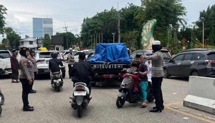 Polwan Sumenep Amankan Lalin Kota Sholat Jumat