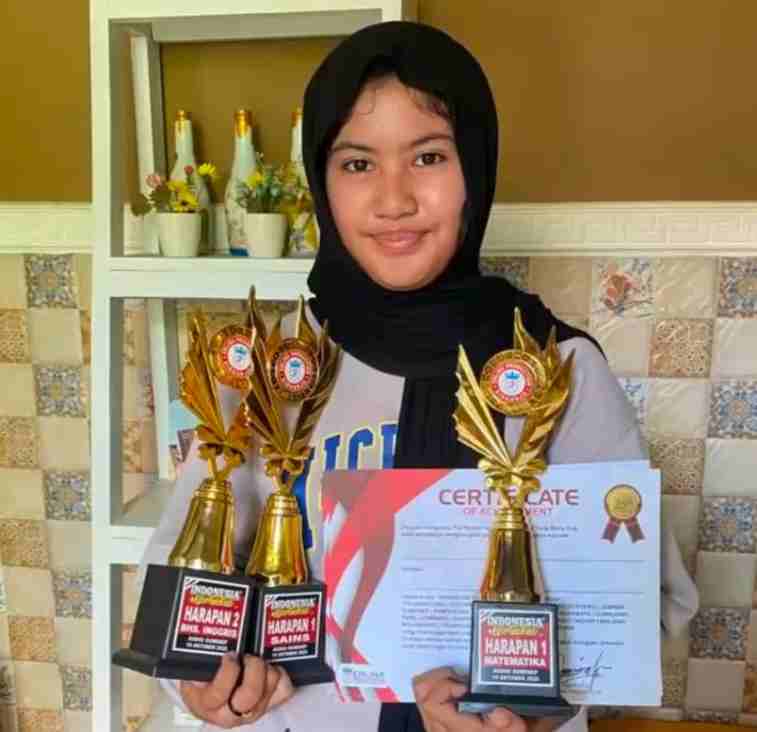 Siswi SMP Integral Sumenep Sabet Dua Medali Nasional