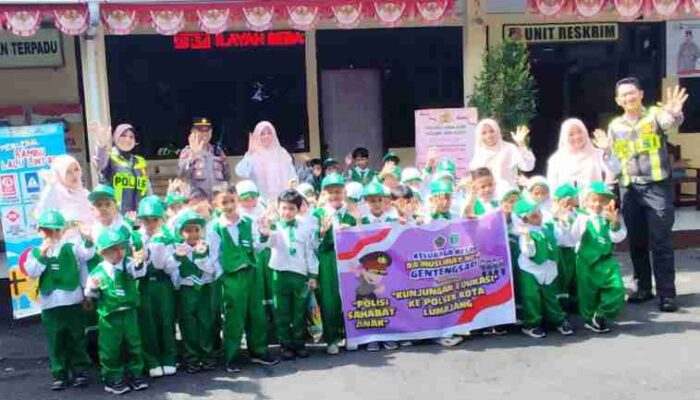 Satlantas dan Polsek Lumajang Kota Edukasi Rambu Lalu Lintas kepada Anak PAUD
