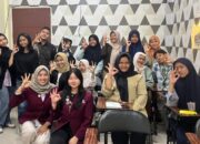 Mahasiswa FIKOM Universitas Ciputra dan PIK-R Tandes Kembangkan Keterampilan Komunikasi Remaja
