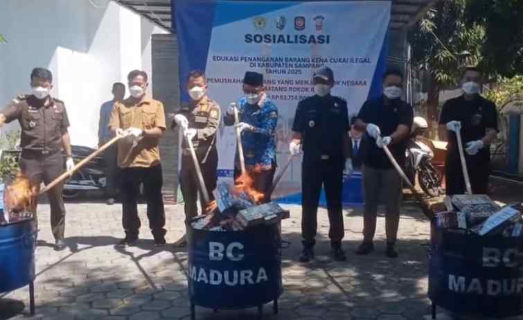 Negara Hadir, 36 Ribu Batang Rokok Ilegal Dimusnahkan di Sampang