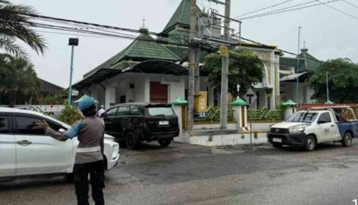 Humanis Polwan Sumenep Amankan dan Atur Lalin