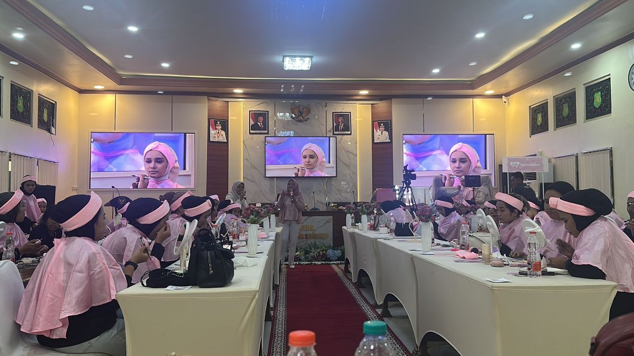 Peringati Hari Ibu, Srikandi IKA PMII Sumenep Dorong Perempuan Lebih Percaya Diri Lewat Beauty Class
