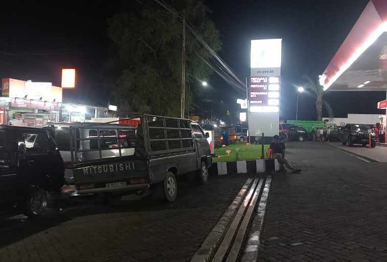 Antrian Panjang Solar Subsidi di Sumenep Bongkar Dugaan Permainan Mafia BBM