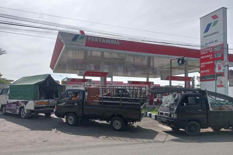 Antrean Solar Subaidi Tak Berujung di Sumenep, Distribusi Diduga Sengaja Dikunci Mafia BBM