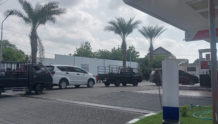 Stok BBM Diklaim Aman, Per Hari Ini Antrean SPBU Masih Mengular