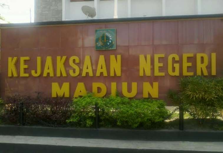 Peras Kades, Oknum Jaksa Kejari Madiun Digiring Kejati Jawa Timur