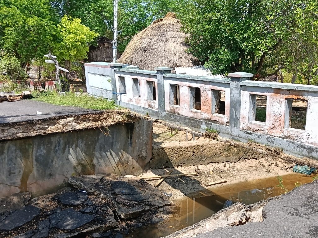 Warga Siap Patungan Jembatan Ambruk Giligenting Tak Kunjung Dibangun