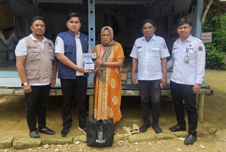 BPBD Jatim Salurkan Santunan untuk Tiga Korban Musibah di Sampang
