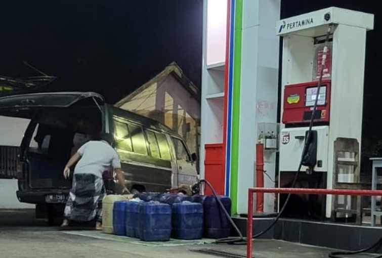 Mafia Solar Beraksi Lagi, Mobil L300 Angkut BBM Subsidi dari SPBU 54.694.07