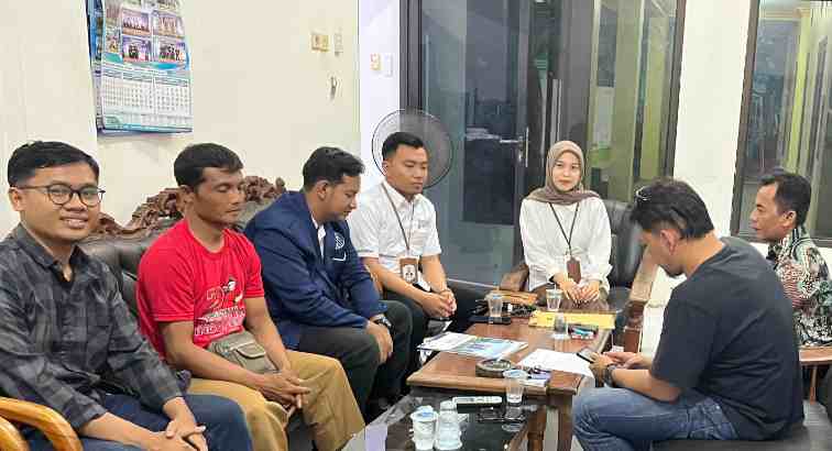 Tim Penasihat Hukum anak P silaturahmi dengan Pemdes Plosogeneng