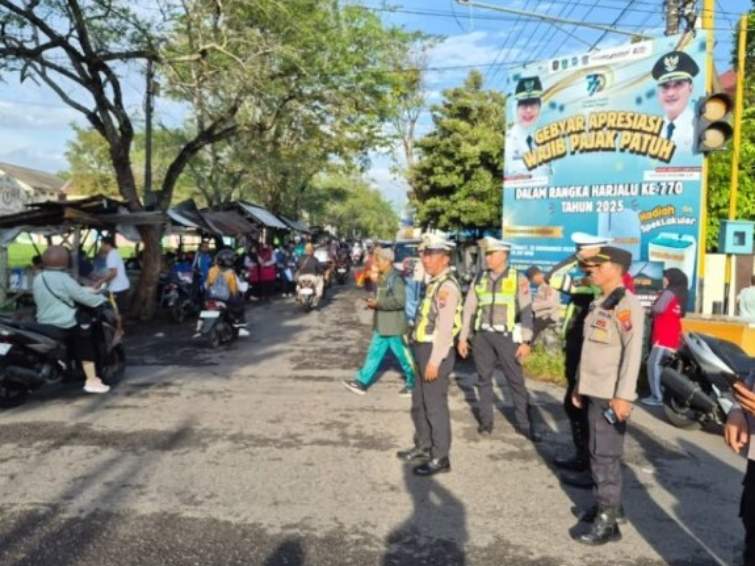 Hari Amal Bakti Ke-80, Kemenag Lumajang Ditandai Jalan Sehat dengan Pengamanan Polisi