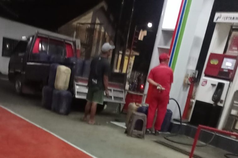 Negara Dilecehkan, Mafia Solar Menggila di SPBU 54.694.07 Paberasan