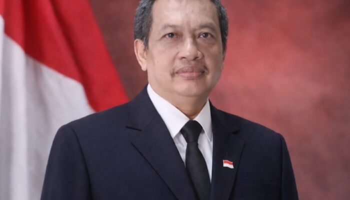 Birokrat Sunyi di Tengah Riuh Ambisi