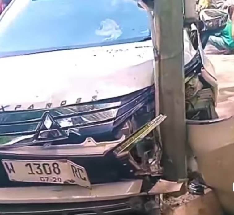 Diduga Mobil Kades Klampokarum Tabrak Pengendara Motor di Alun-alun Lumajang Hingga Tewas