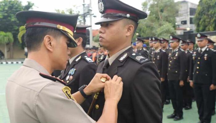 Kapolresta Banyuwangi Pimpin Upacara Penghargaan Satyalancana Pengabdian
