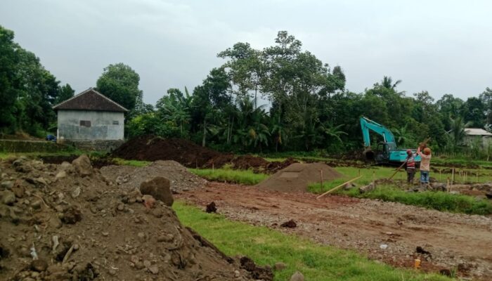 Miris, Perumahan Subsidi di Kembiritan Diduga Serobot Tanah Pengairan dan Memanfaatkan Mata Air untuk Komersil