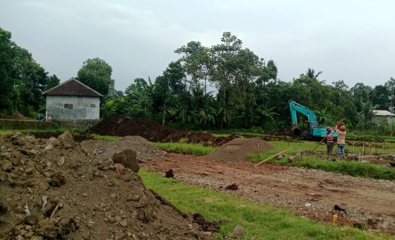 Miris, Perumahan Subsidi di Kembiritan Diduga Serobot Tanah Pengairan dan Memanfaatkan Mata Air untuk Komersil