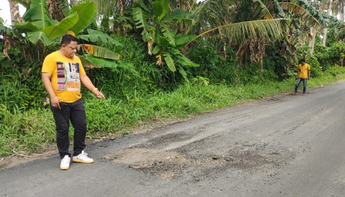 Umur Jalan Hotmix, Baru satu Bulan Rusak Parah