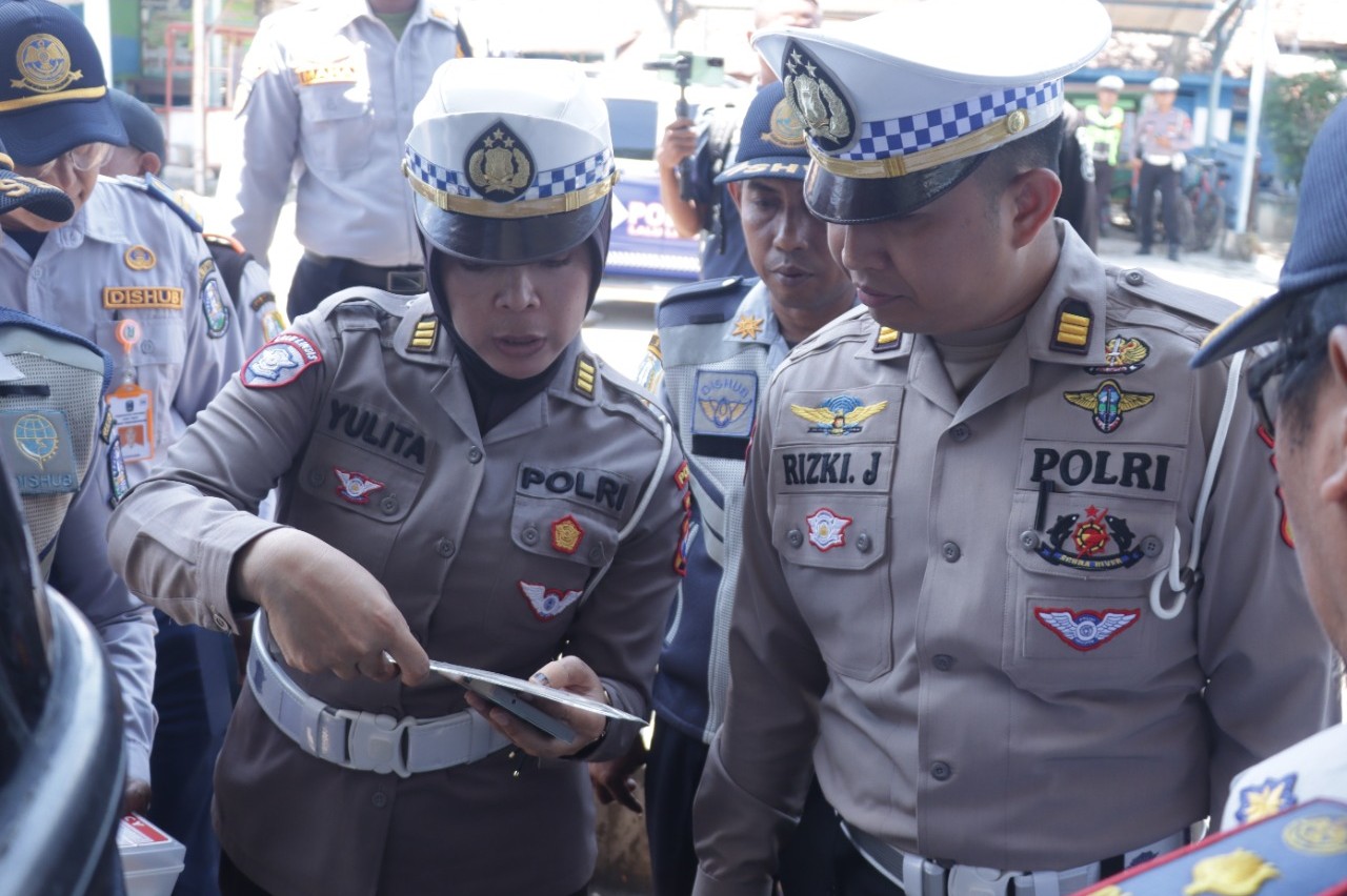 Fokus Tekan Risiko Kecelakaan, Ditlantas Polda Jatim Sidak Armada Bus di Sampang