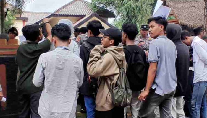 Batik Lokal Dikubur Hidup-Hidup, Diskop UKM Sumenep Dituding Khianati Perintah Bupati