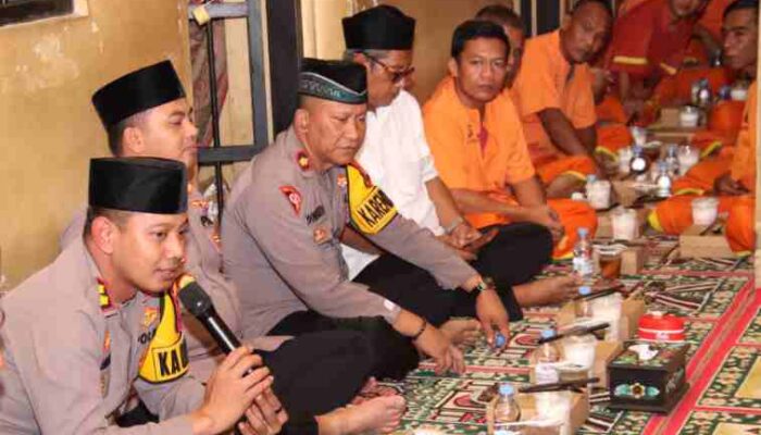 Sentuhan Humanis, AKBP Anang Buka Puasa Bareng Tahanan