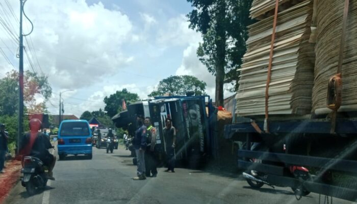 Evakuasi Kecelakaan di Jalur Genteng–Kalibaru Bikin Arus Lalu Lintas Lumpuh