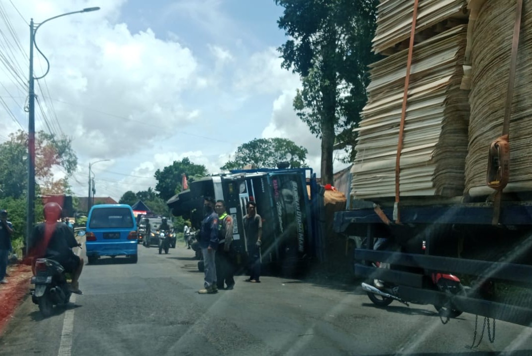 Evakuasi Kecelakaan di Jalur Genteng–Kalibaru Bikin Arus Lalu Lintas Lumpuh Sementara