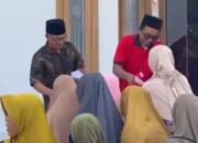 Peduli Lansia dan Janda, Bendahara DPC PDIP Sampang Bagikan 500 Paket Sembako