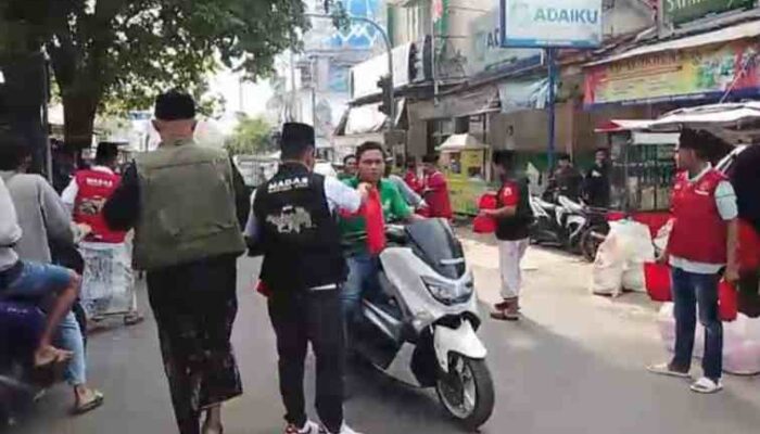 Bagi Takjil dan Bukber, MADAS Ketapang Sampang Perkuat Kebersamaan