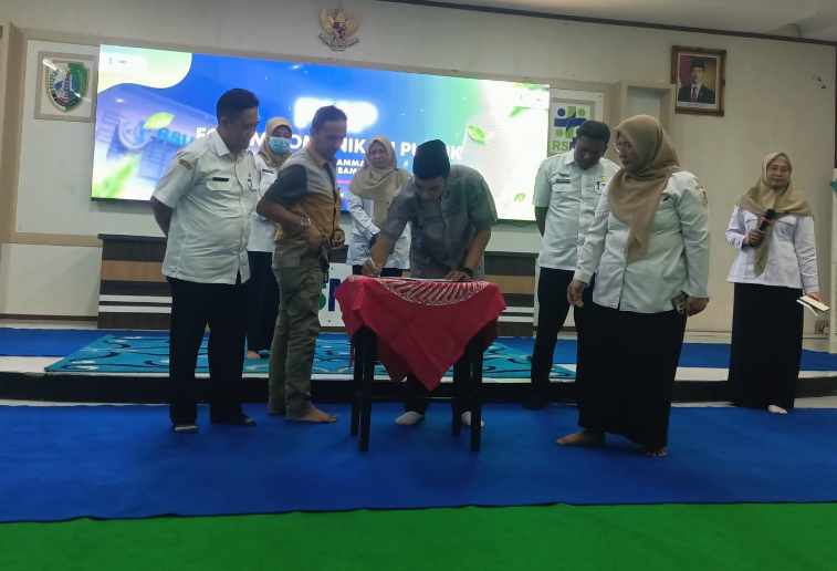 RSUD Moh Zyn Sampang Gelar Forum Evaluasi Layanan, Akui Fasilitas Terbatas