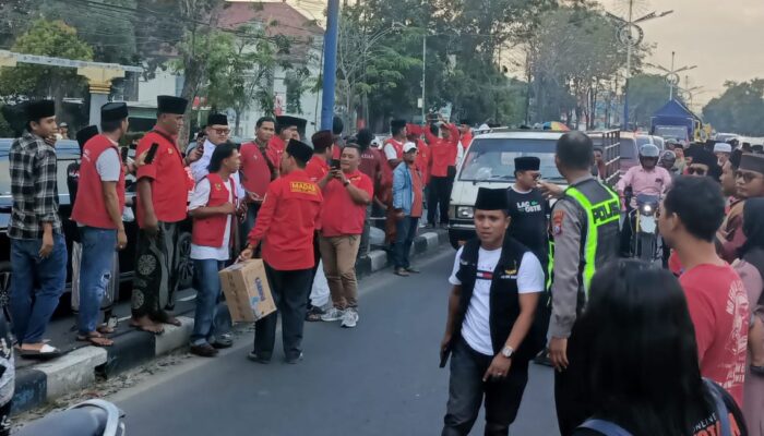 Madas Sampang Bagikan Ribuan Takjil di Ramadan, Perkuat Solidaritas Sosial Masyarakat