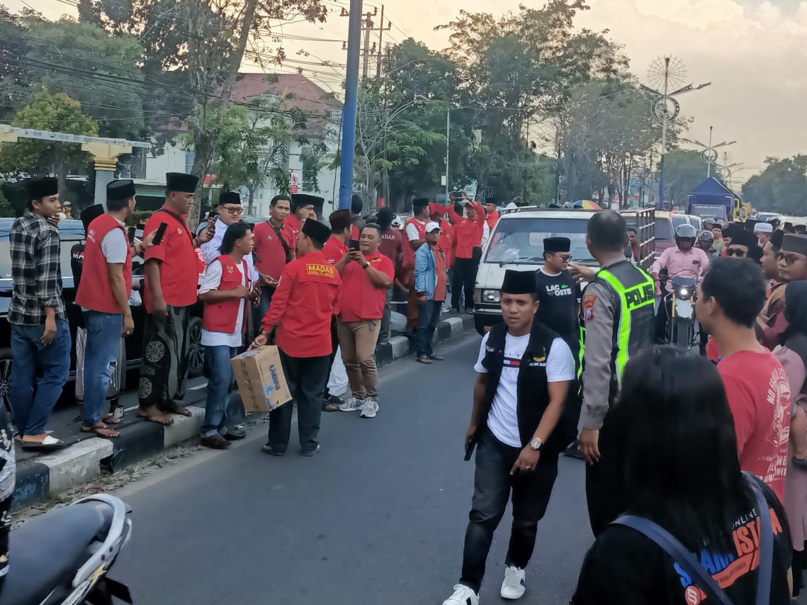 Madas Sampang Bagikan Ribuan Takjil di Ramadan, Perkuat Solidaritas Sosial Masyarakat