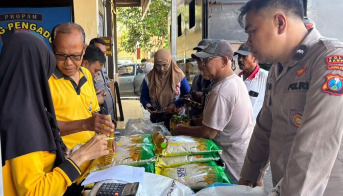 Jelang Lebaran, Polres Sampang Gempur Inflasi dengan Pasar Murah