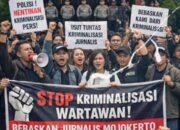 Ratusan Jurnalis Jatim Kepung Mapolda, Desak Transparansi Dugaan OTT “Settingan” dan Penangguhan Penahanan Amir