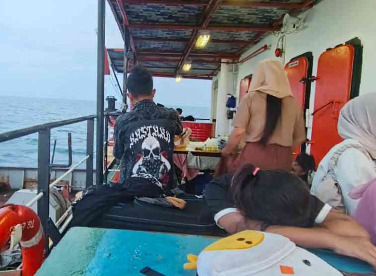 Overkapasitas Kapal Sabuk Nusantara 92: Penumpang Terlantar, Nyawa Dipertaruhkan