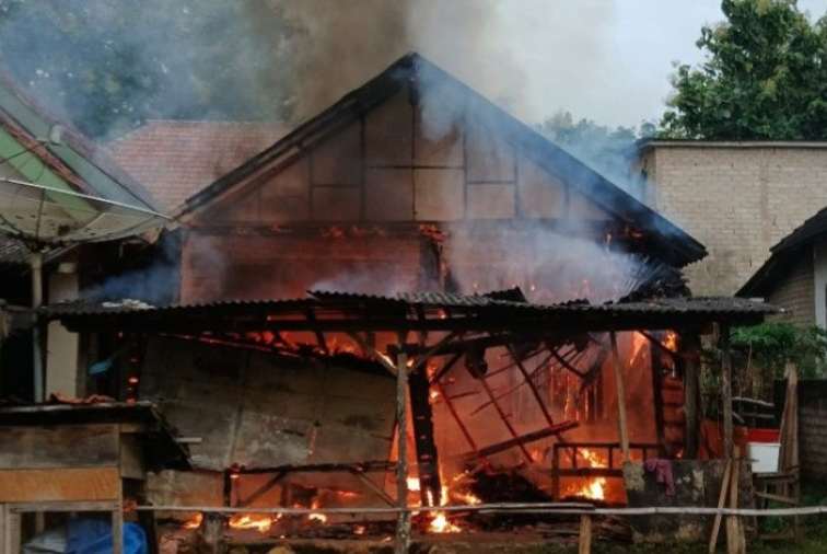 Ibu 42 Tahun Luka Bakar Serius Diduga Tersambar Uap Bensin
