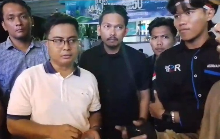 Absen Saat Didemo, Perwakilan PLN Sebut Manajer UP3 Madura Sedang Dinas Luar